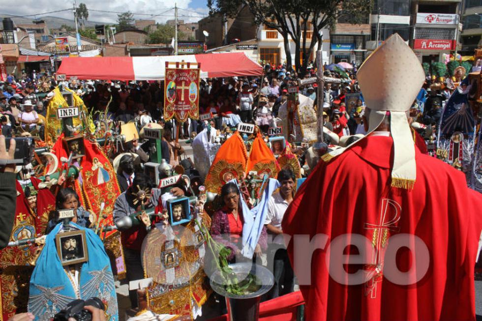 Los Shapis demuestran  devoción por la santísima 'Cruz de Mayo' (FOTOS)