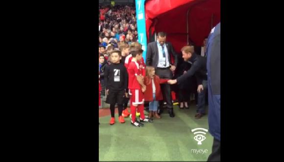 Mira el tierno saludo entre Harper Beckham y el Príncipe Harry (VIDEO)