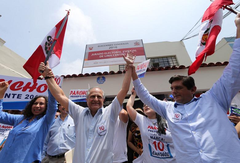 Francisco Diez Canseco inscribió plancha presidencial y plantea "revolución pacífica"