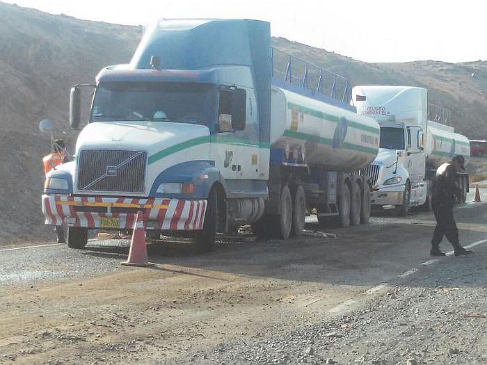 ​Derrame de combustible en la vía Mollendo- Matarani (FOTOS)