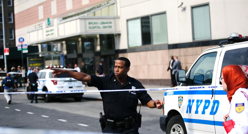 Imagen referencial de un policía en Nueva York, el 30 de junio de 2017.  (EDUARDO MUNOZ ALVAREZ / AFP).