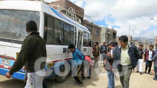 Transportistas informales de Puno y Arequipa se enfrentan por pasajeros