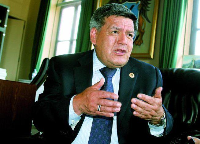 César Acuña desconocía presencia de general que ordenó resguardo a López Meneses