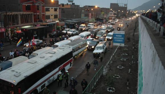 Limeños se movilizan pese a paro de transportistas