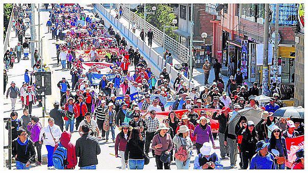 Retorno a clases en regiones: Ministerio de Educación facilita vuelo aéreo para profesores