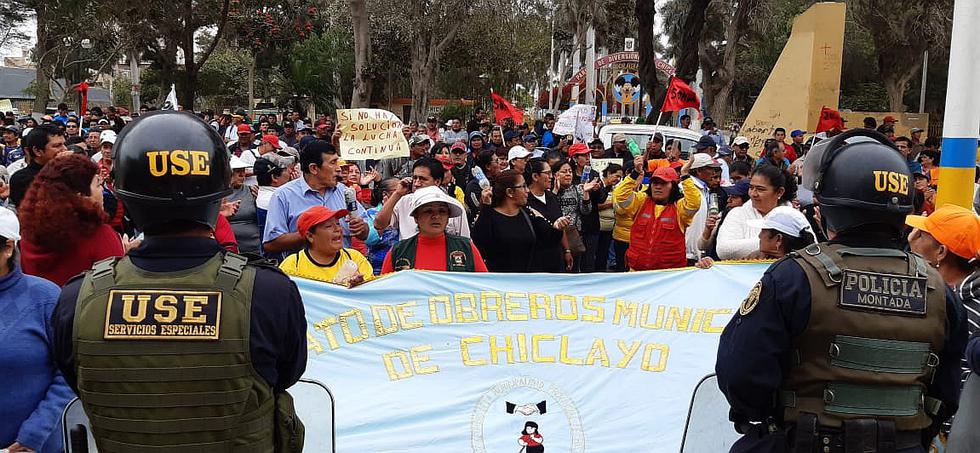 Obreros de la comuna de Chiclayo protestan para exigir otorgamiento de bono de S/ 300 