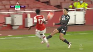 La dura ‘plancha’ de Alexander-Arnold que le pudo costar la tarjeta roja ante el Arsenal (VIDEO)