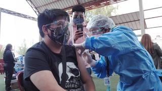 Adolescentes mayores de 15 años ya son vacunados contra el COVID-19 en Junín