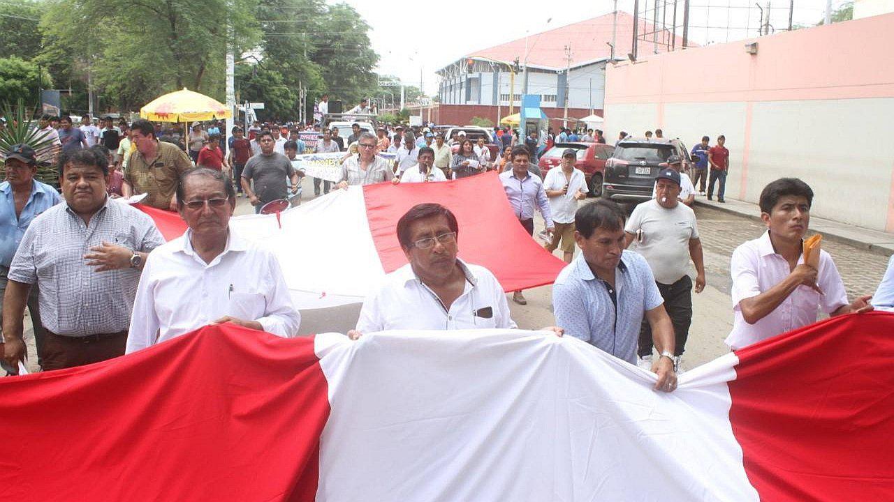 Pescadores protestan para exigir a Produce mantener el precio de derecho de pesca