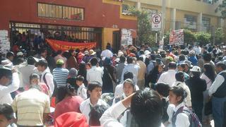 ​Ayacucho: Profesores toman colegio en protesta por bajos salarios