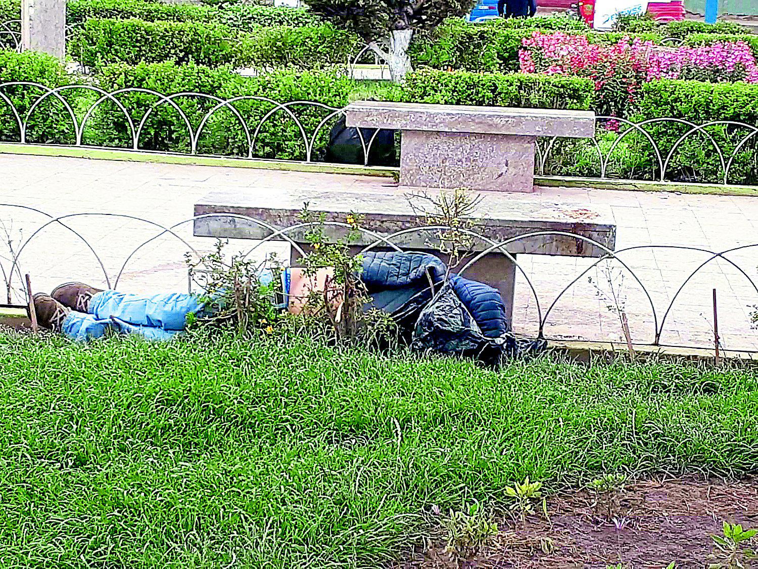 Hallan cadáver de varón en la plaza Bolognesi de Juliaca