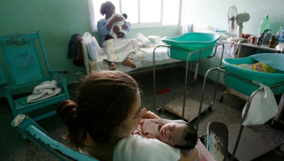 ​Cuba es el primer país en eliminar la transmisión del VIH de madre a hijo