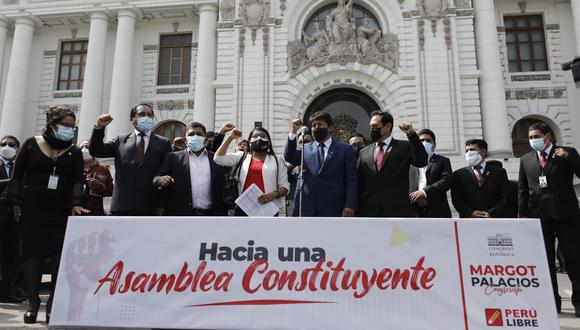 Bancada de Perú Libre se pronunció tras renuncia de diez congresistas del llamado bloque magisterial. (Foto: César Campos / @photp.gec)