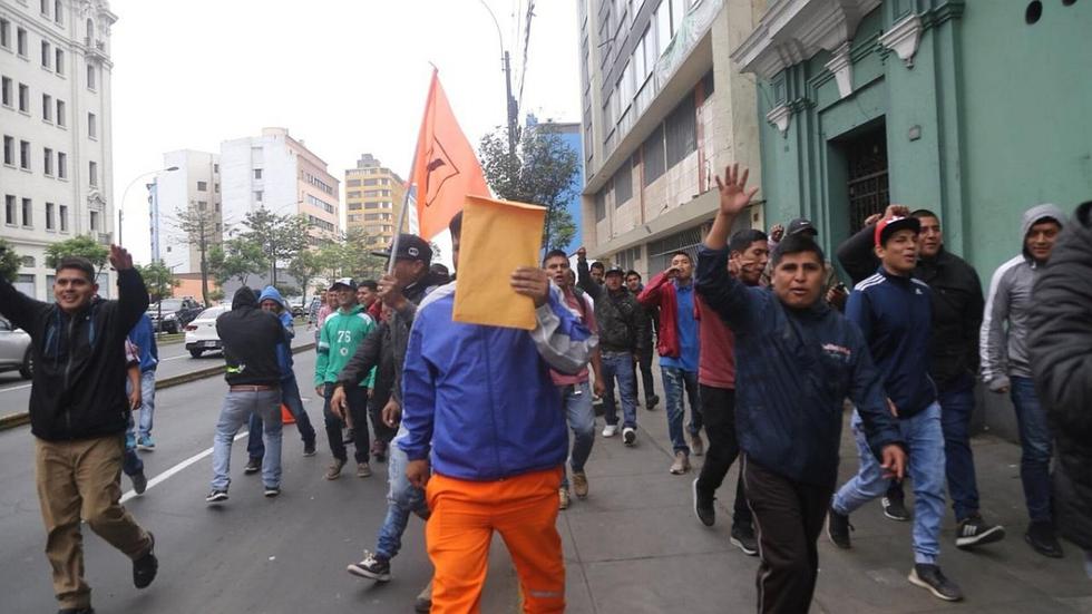 Keiko Fujimori: Se unen más simpatizantes fujimoristas y se generan disturbios afuera de Sala Penal | Galería 