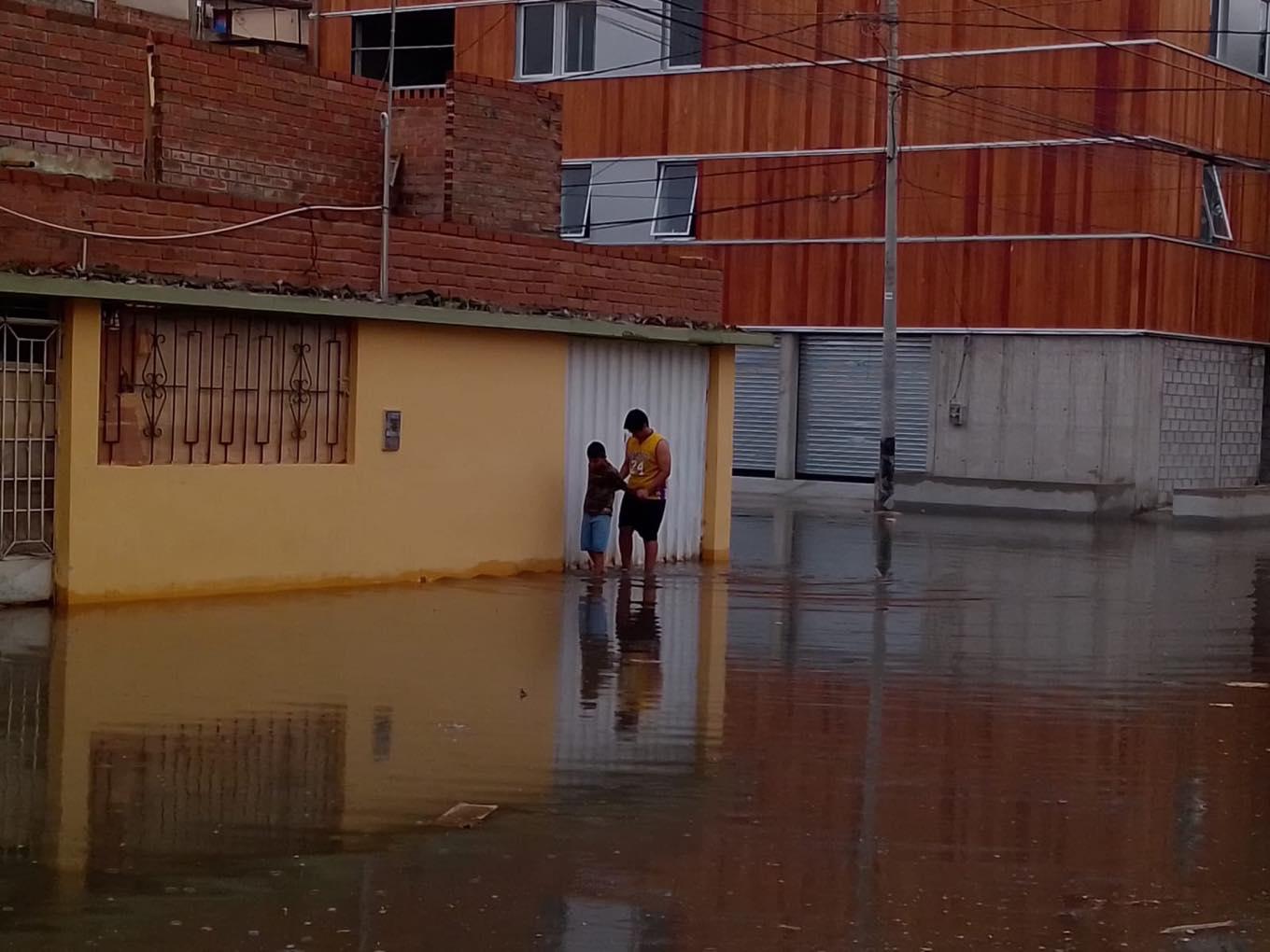 Piura amanece inundada tras lluvia de moderada intensidad