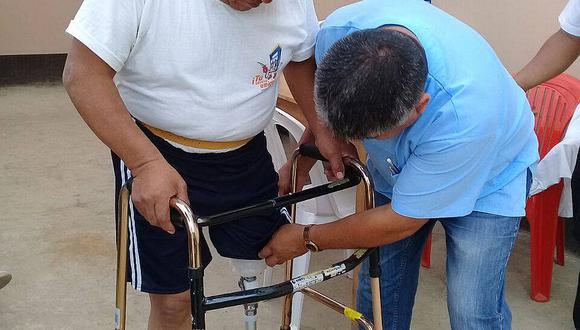 Instituto Nacional de Rehabilitación entrega prótesis en Satipo