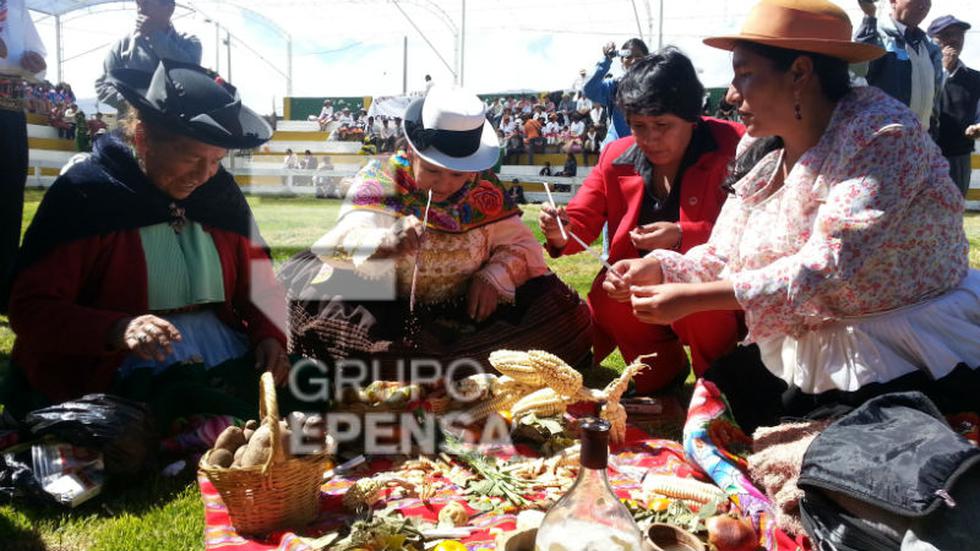 En su día campesinos dan las gracias a los Apus