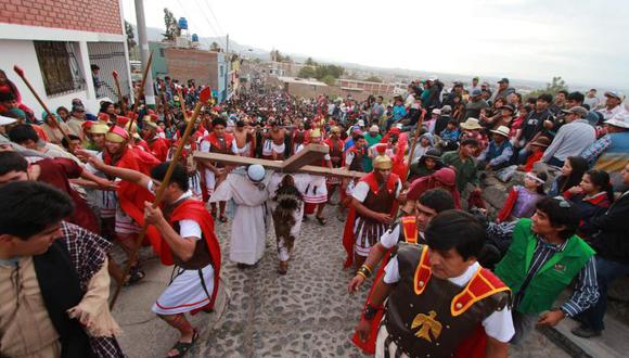 Luego de 3 años de pandemia vuelve la escenificación del Vía Crucis en Arequipa (Fotos)