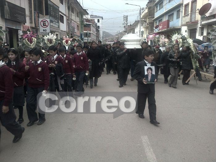 Niños despiden a su profesora 