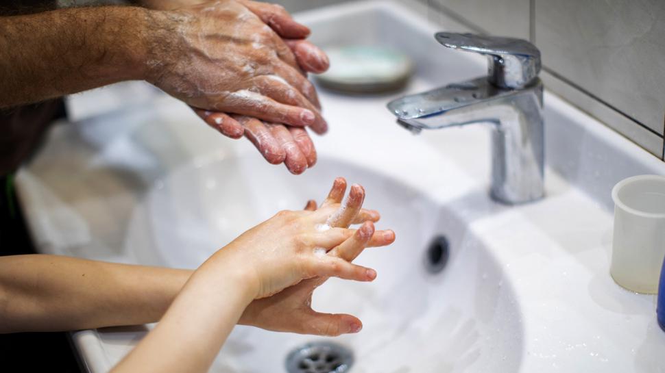 ¿Cómo puedes evitar el contagio? Camisea te enseña tres formas de cuidarte a ti y a tu familia.