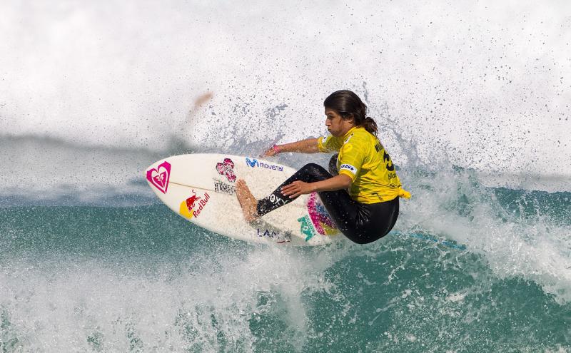 "Gringa" sigue imparable en el Mundial de Surf Femenino