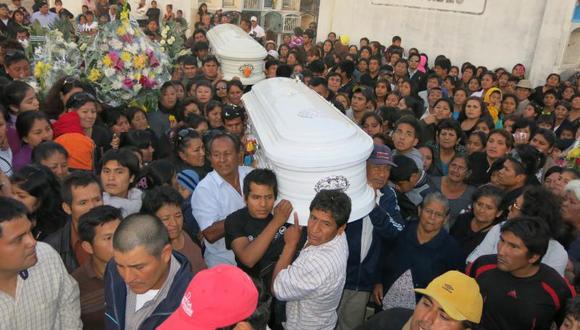 En emotivo funeral despiden a víctimas de accidente