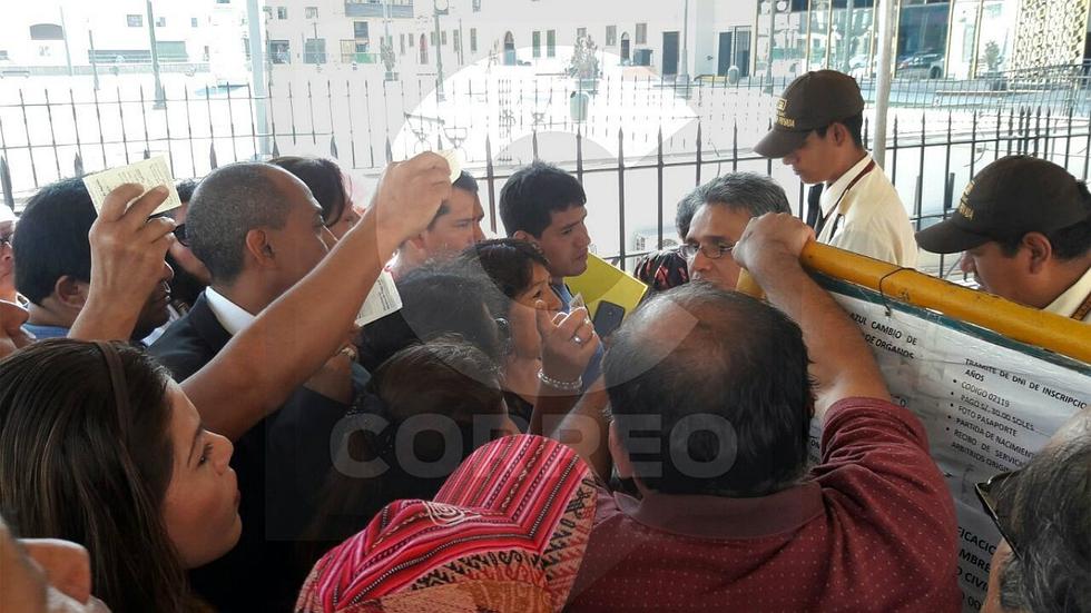 Reniec reinicia atención tras falla en su sistema de información (FOTOS)