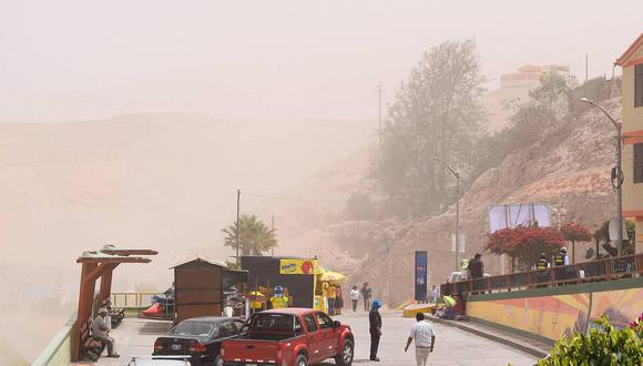 Vientos de hasta 25 km/h levantan densa polvareda en Tacna