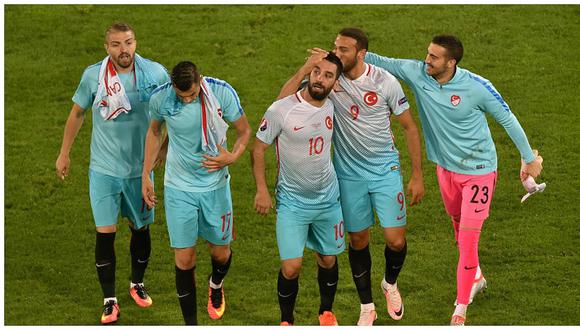 Eurocopa 2016: Turquía se mantiene con vida y despide a República Checa