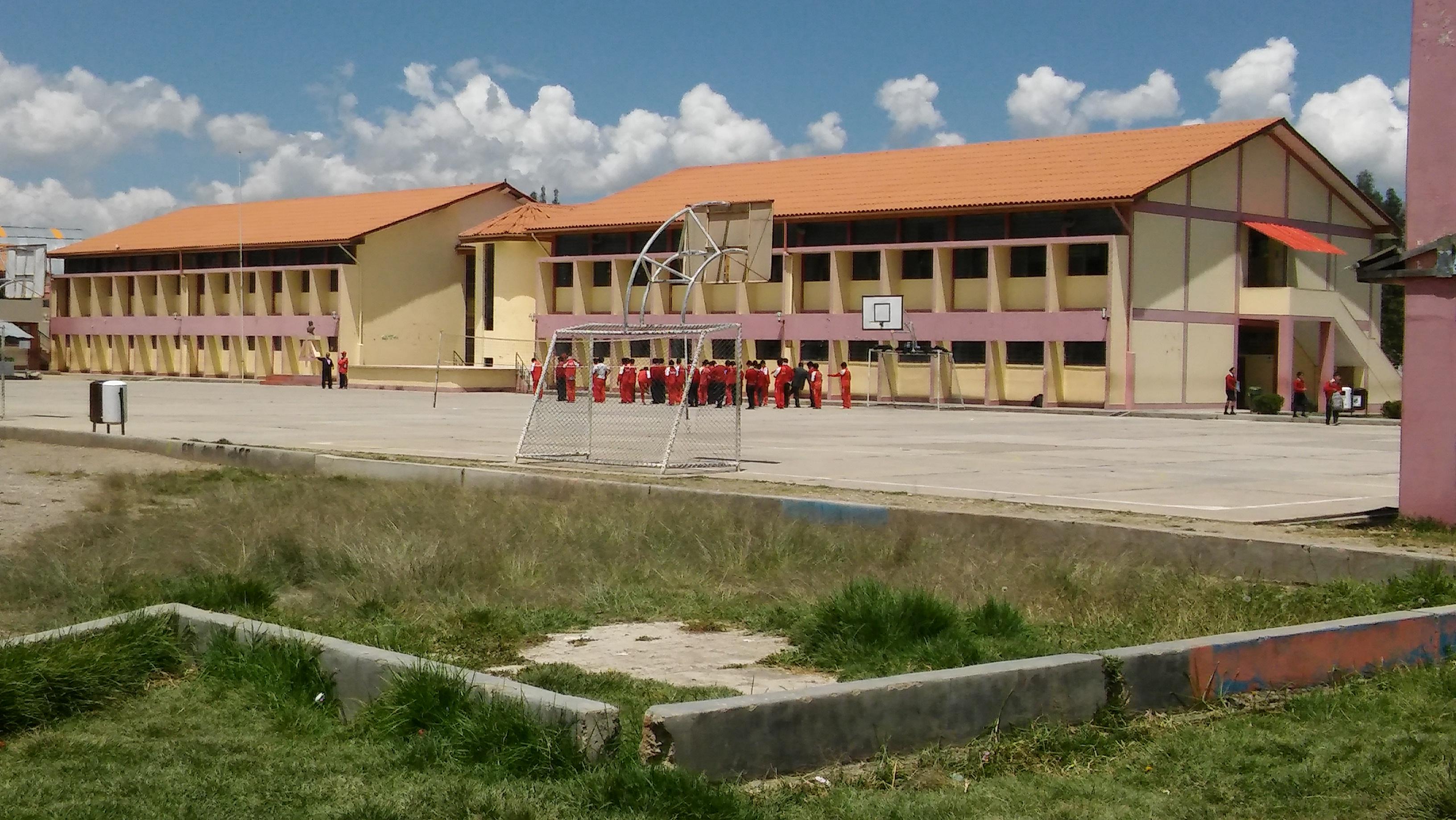 Colegio Tupac Amaru  en riesgo por aguas subterráneas (VIDEO)