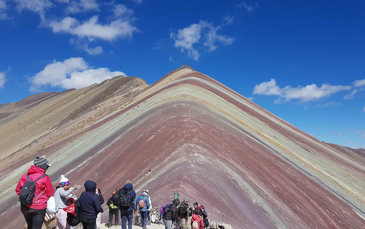 Minera canadiense obtiene concesión en área donde se encuentra la Montaña de Siete Colores 