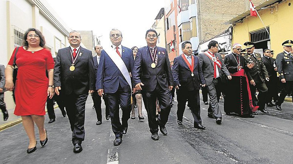 Trujillo también celebra el 195 aniversario patrio con colorido desfile |  EDICION | CORREO