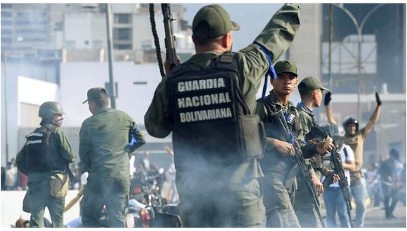 Militares venezolanos animan a la población a salir a las calles: "Que venga la gente, que llegó la libertad" (VIDEO)