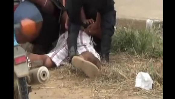 Facebook: Policía 'siembra' granada a intervenido y es grabado (VIDEO)