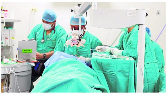 Huancayo: Médicos realizan primera operación de úlceras a los ojos