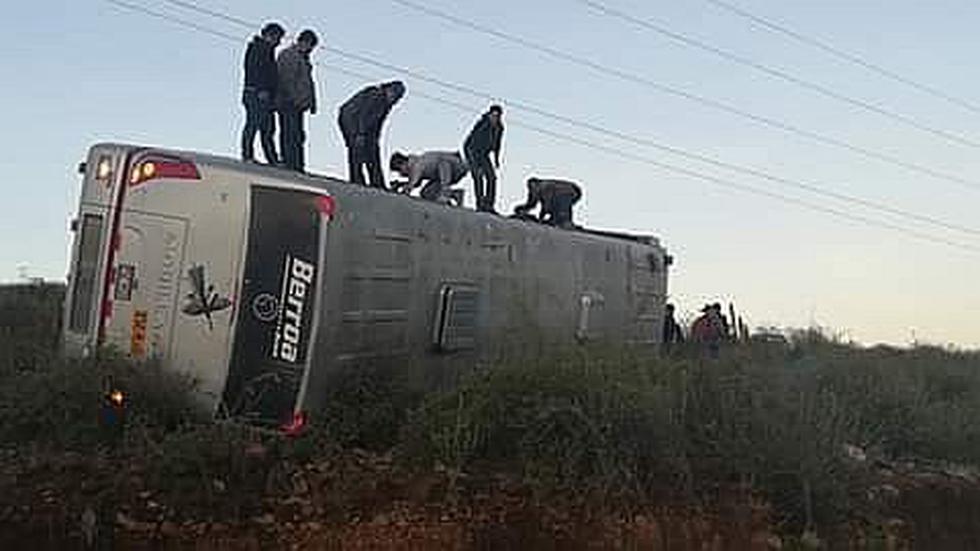 Accidente de bus que cubría ruta de Moquegua a Arequipa deja un fallecido (FOTOS)