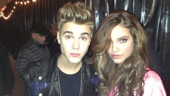 Justin Bieber intenta poner celosa a Selena Gómez con modelo