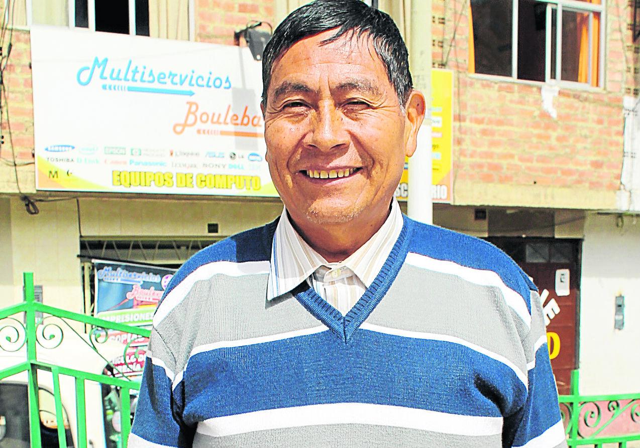 Tarma: párroco pasa de la sotana a entrenador de fútbol