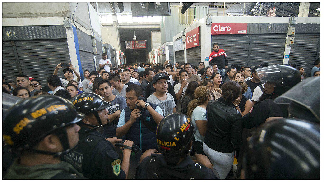 Policía incauta mil celulares en Las Malvinas y Polvos Azules (VIDEO)