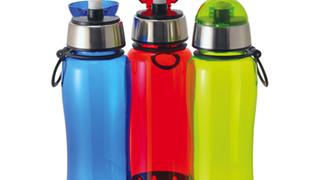 Evite reutilizar sus botellas de plástico
