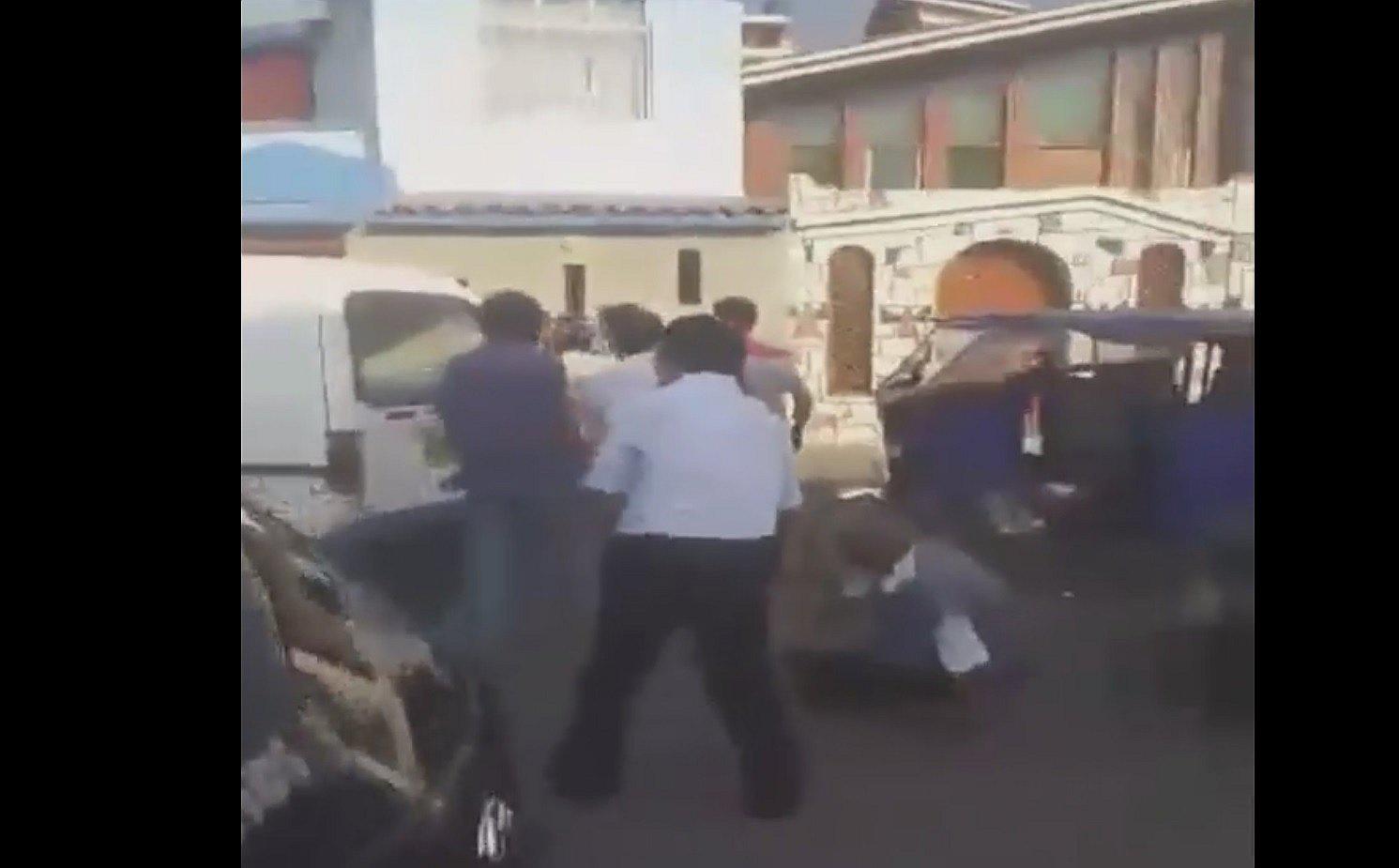 Chiclayo: Hombre golpea a persona de la tercera edad en plena calle (VIDEO)