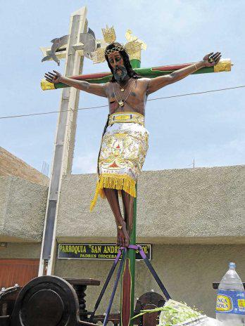 Señor del Mar bendice a pescadores de Pisco