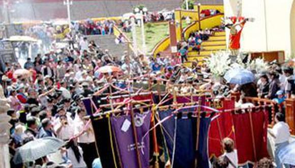 Miles participan en festividad del Señor de Locumba