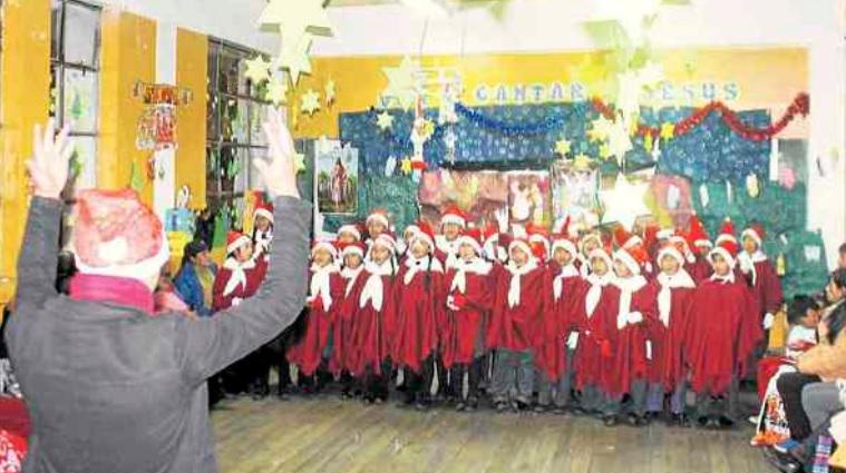 Alumnos del Pepín cantan villancicos para Niño Dios