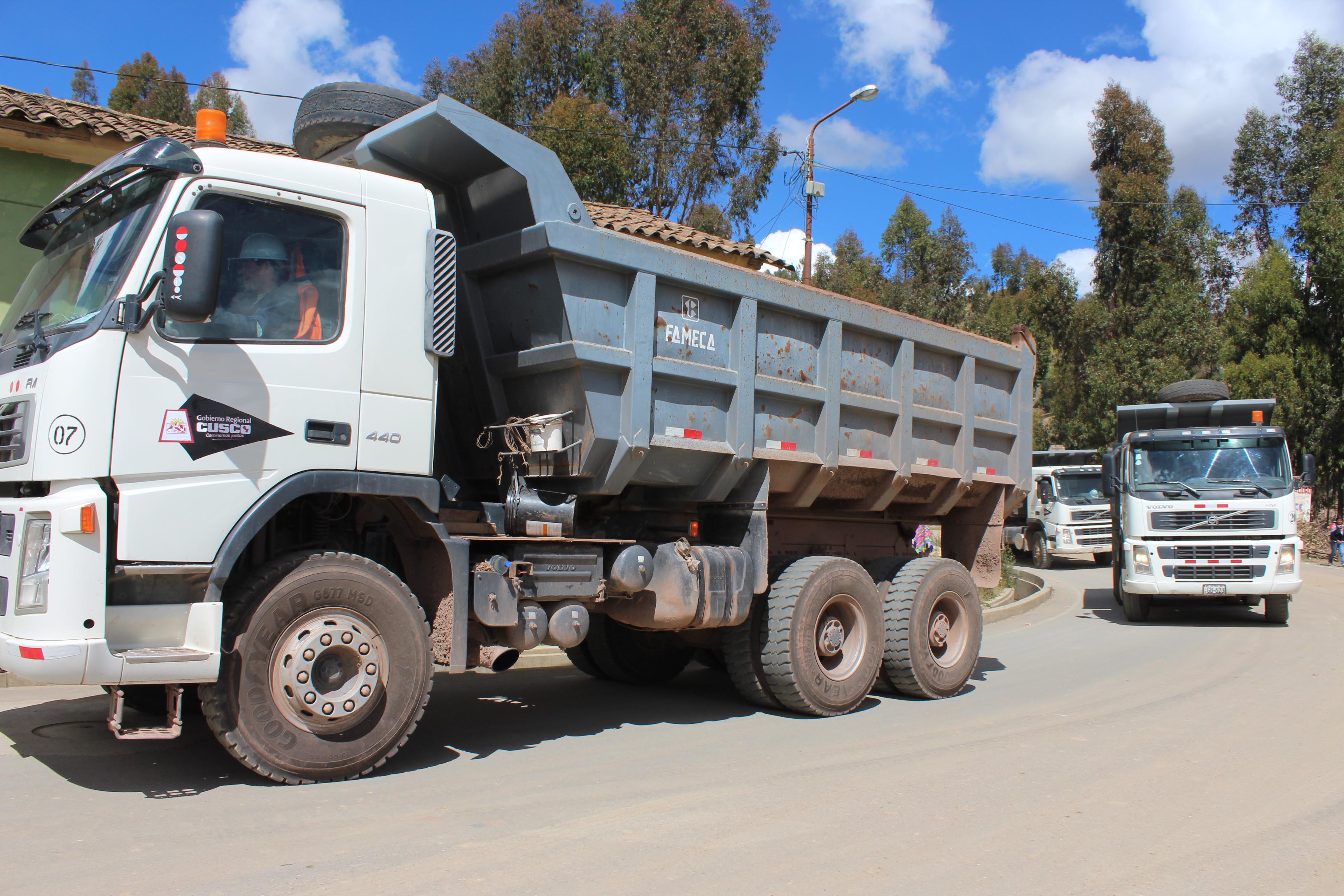 Inicia asfaltado de la vía Huancarani - Paucartambo