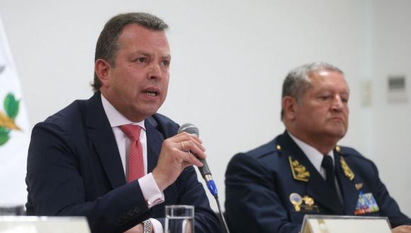 Ministro de Defensa halla manipulación de actas de entrega de municiones en el Ejército