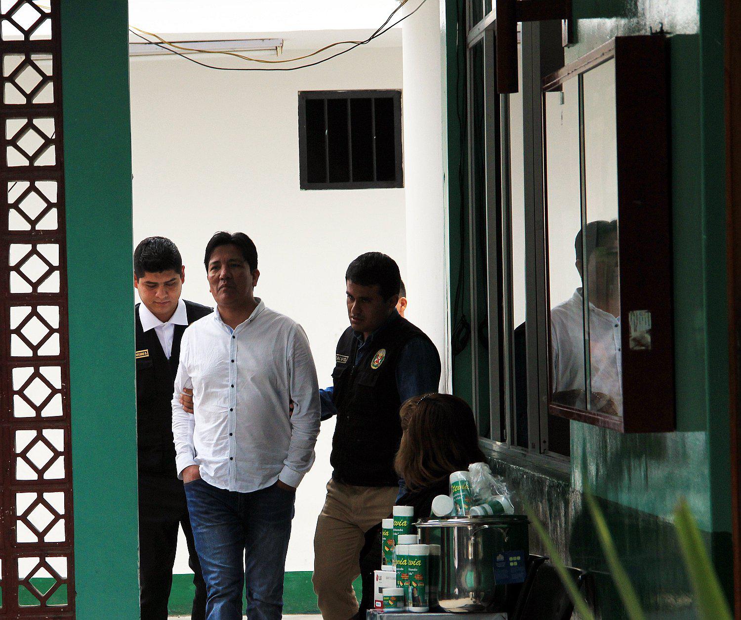 Chimbote: Sujeto ebrio intenta sobornar a policías (VIDEO)