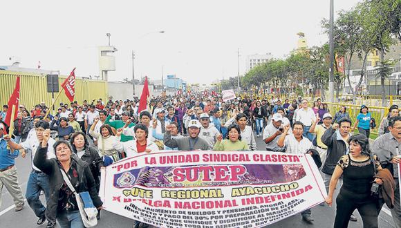 Lanzan ultimátum a huelguistas del SUTEP