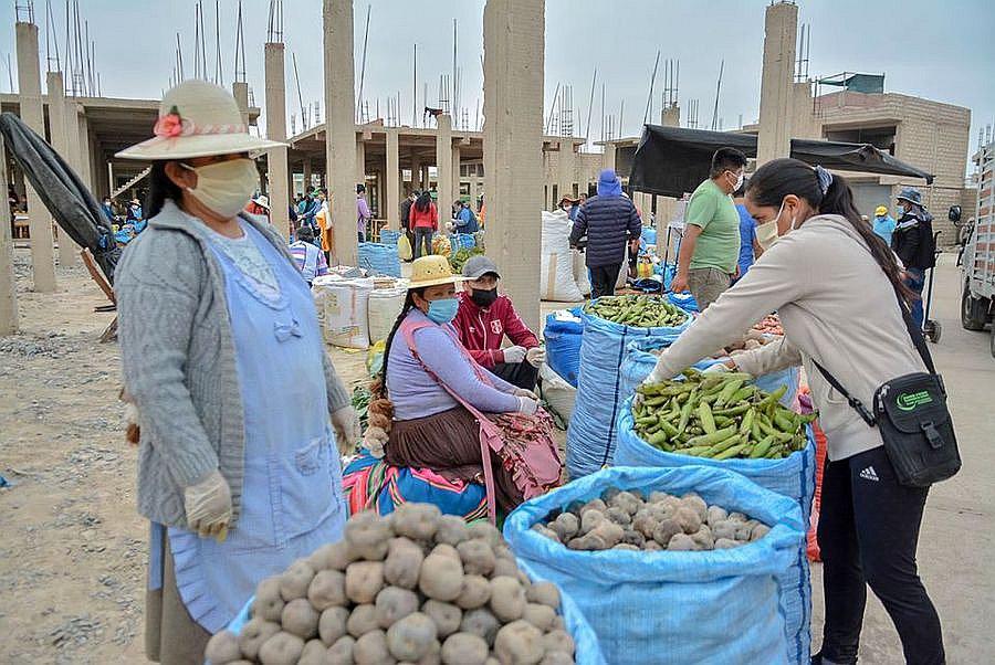 Feriantes del altiplano se instalan en mercado 24 de Junio de Pocollay