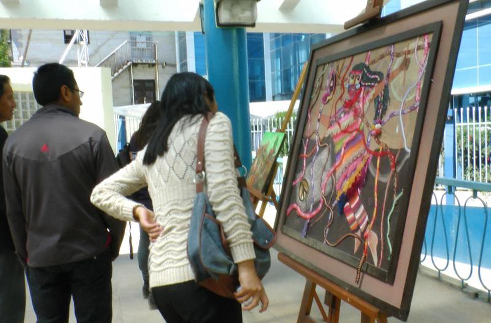 Artesanía y exposición por Día del Folklore 